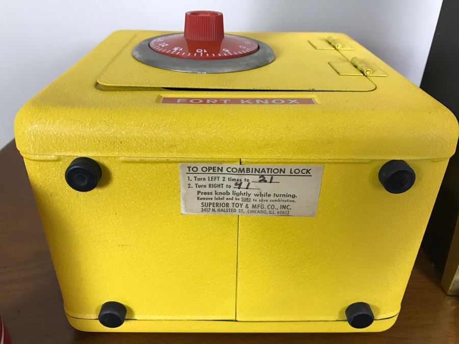 (2) Kid's Metal Safes And Toy Slot Machine [Photo 13]