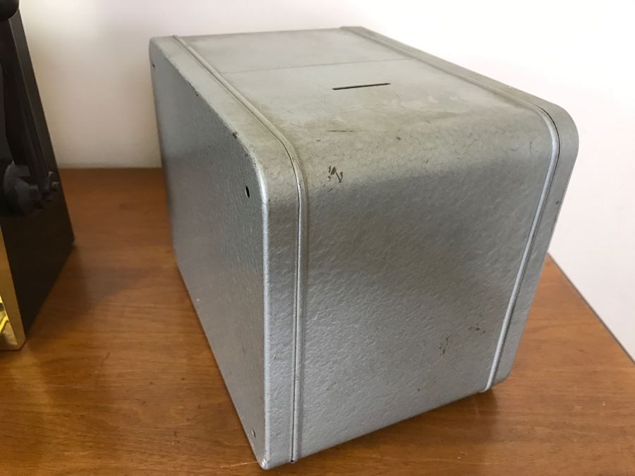 (2) Kid's Metal Safes And Toy Slot Machine [Photo 7]