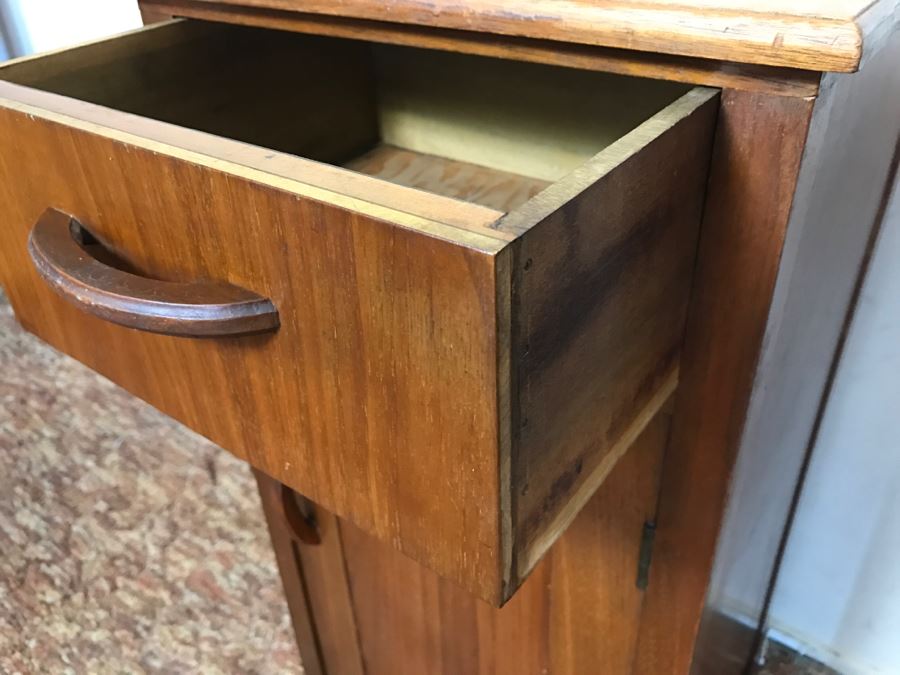 Pair Of Vintage Nightstands Side Tables [Photo 5]