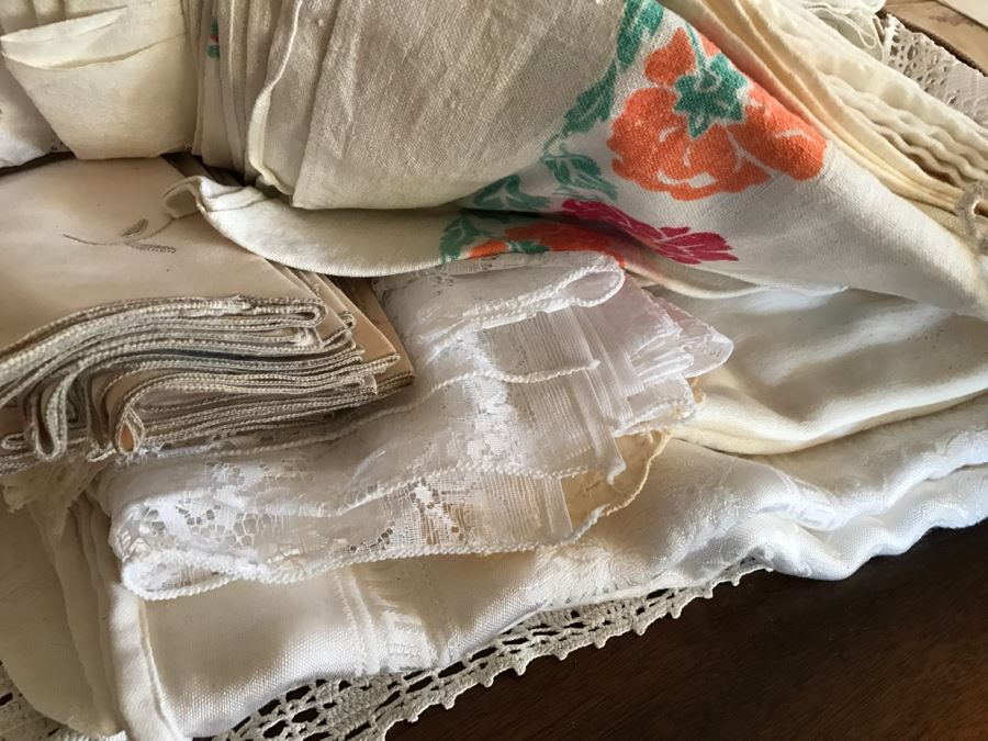 Huge Linen Lot [Photo 17]