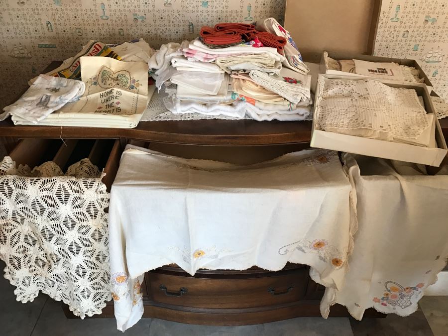 Huge Linen Lot [Photo 3]