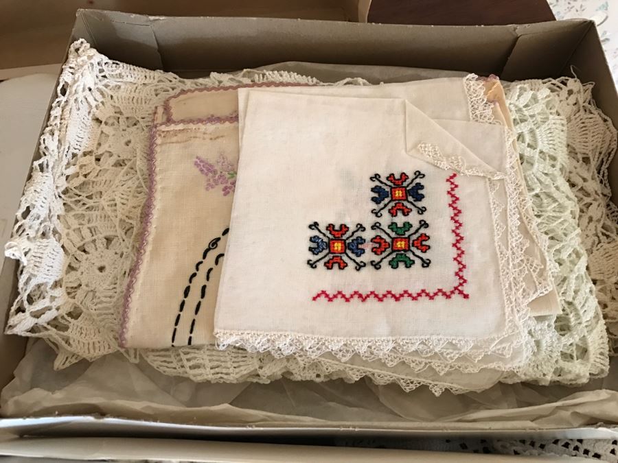 Huge Linen Lot [Photo 2]