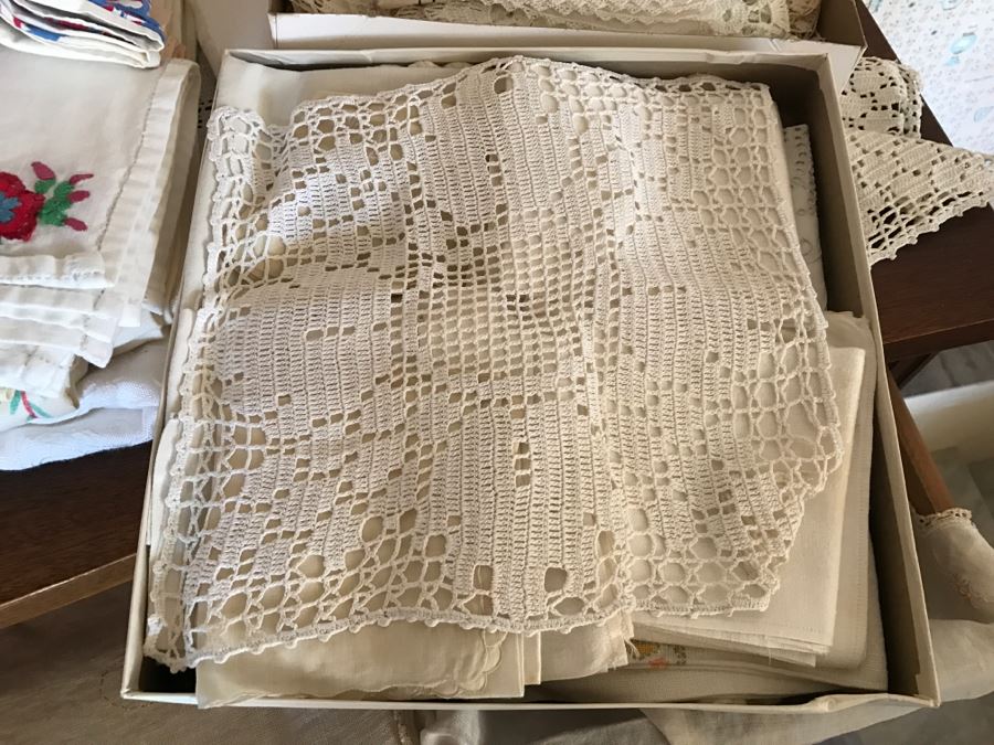 Huge Linen Lot [Photo 7]