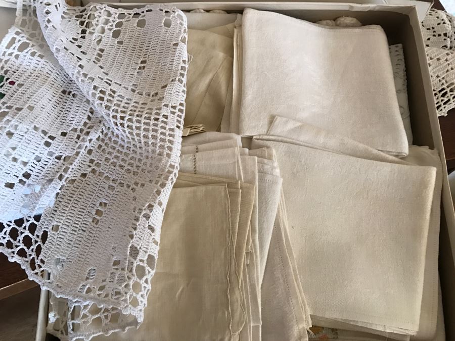 Huge Linen Lot [Photo 8]