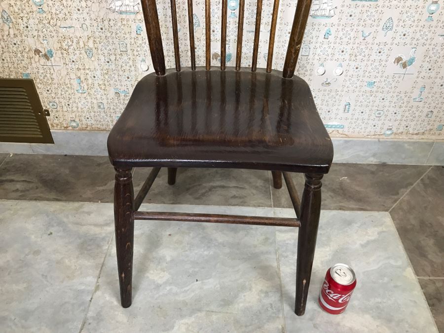 Vintage Wooden Chair [Photo 3]