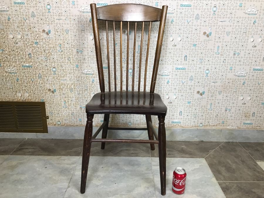 Vintage Wooden Chair [Photo 2]