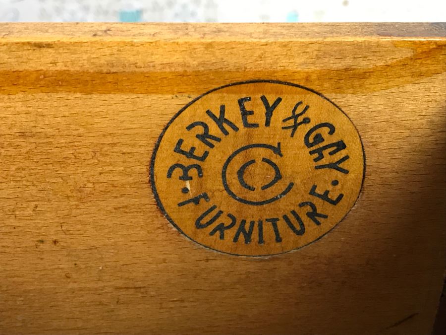 Vintage Berkey & Gay Furniture Chest Of Drawers Dresser With Casters [Photo 3]