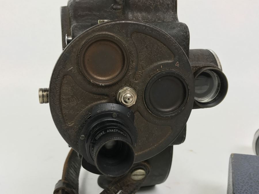 Vintage 16MM Filmo 70 Film Camera Bell & Howell With Original Case And Manual [Photo 20]