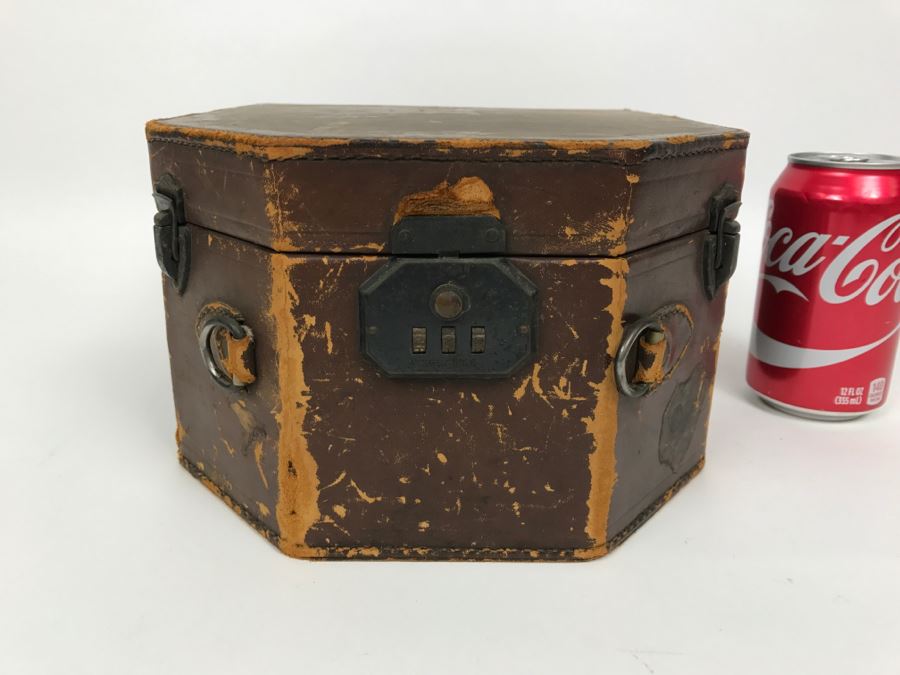 Vintage 16MM Filmo 70 Film Camera Bell & Howell With Original Case And Manual [Photo 6]