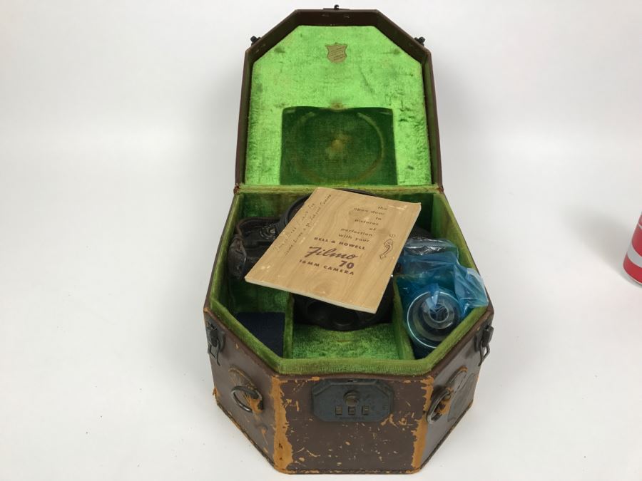 Vintage 16MM Filmo 70 Film Camera Bell & Howell With Original Case And Manual [Photo 4]