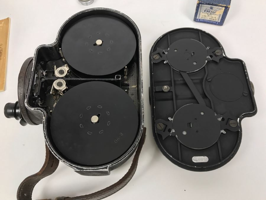 Vintage 16MM Filmo 70 Film Camera Bell & Howell With Original Case And Manual [Photo 31]