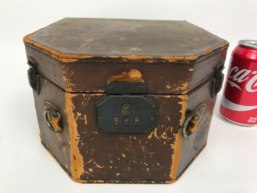 Vintage 16MM Filmo 70 Film Camera Bell & Howell With Original Case And Manual [Photo 3]