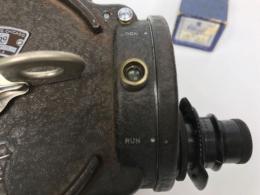 Vintage 16MM Filmo 70 Film Camera Bell & Howell With Original Case And Manual [Photo 30]