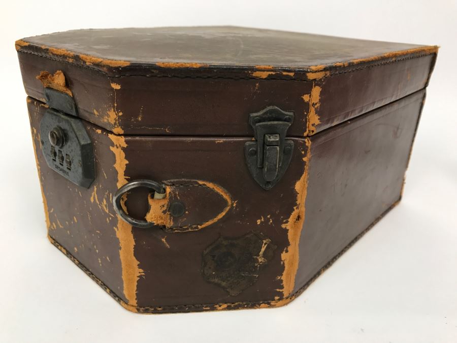 Vintage 16MM Filmo 70 Film Camera Bell & Howell With Original Case And Manual [Photo 7]