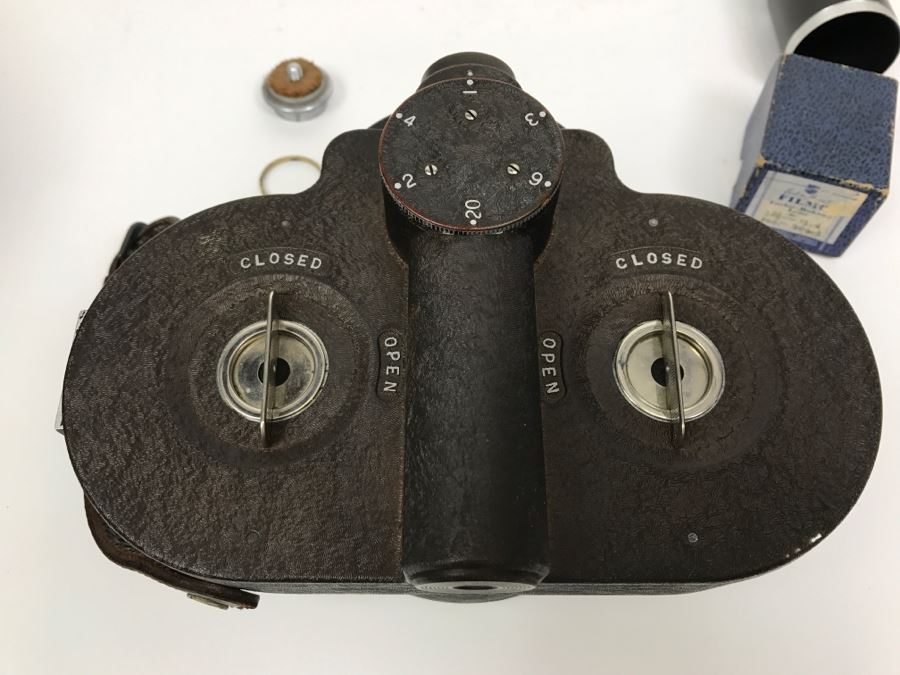 Vintage 16MM Filmo 70 Film Camera Bell & Howell With Original Case And Manual [Photo 24]