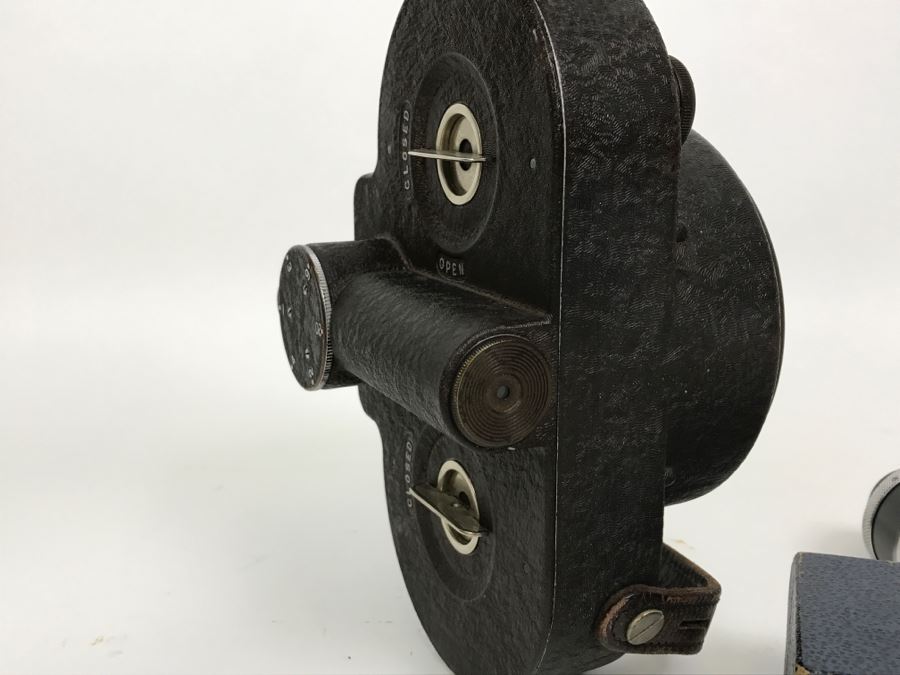 Vintage 16MM Filmo 70 Film Camera Bell & Howell With Original Case And Manual [Photo 23]