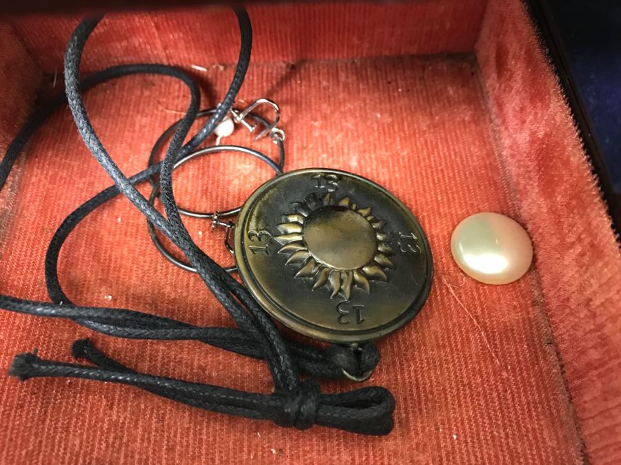 Japanese Jewelry Music Box With Some Pieces Of Jewelry [Photo 11]