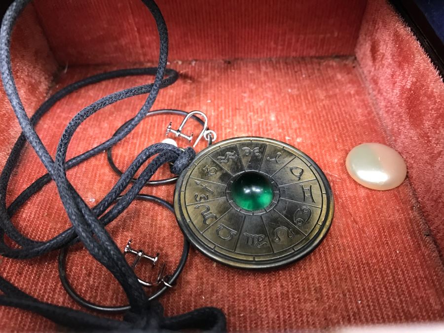 Japanese Jewelry Music Box With Some Pieces Of Jewelry [Photo 9]