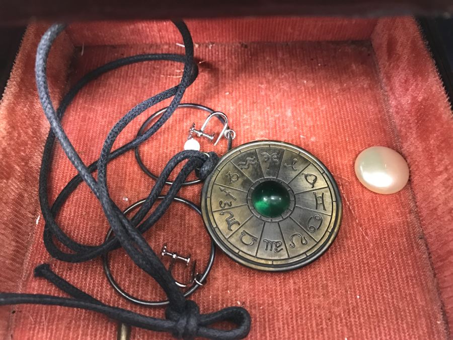 Japanese Jewelry Music Box With Some Pieces Of Jewelry [Photo 8]