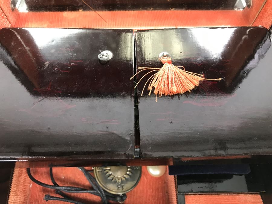 Japanese Jewelry Music Box With Some Pieces Of Jewelry [Photo 12]