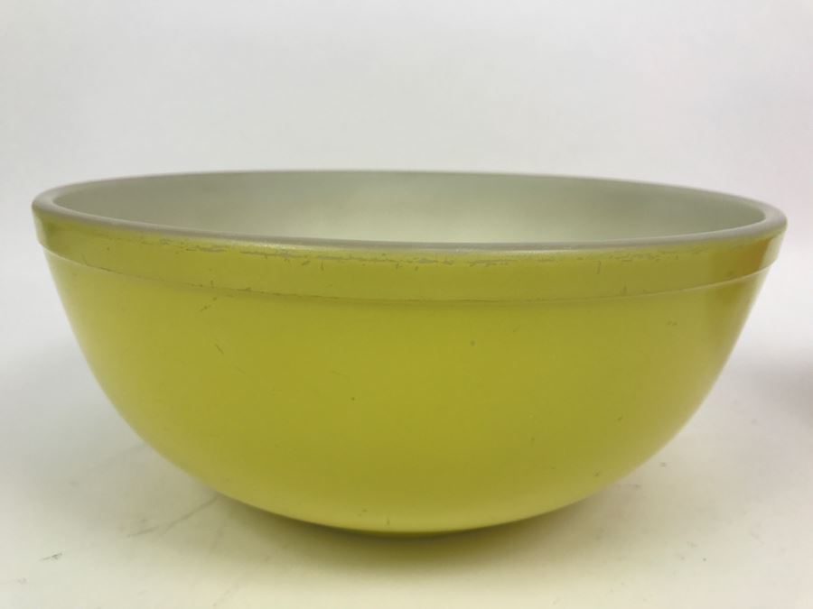 Pair Of Vintage Pyrex Mixing Bowls [Photo 2]