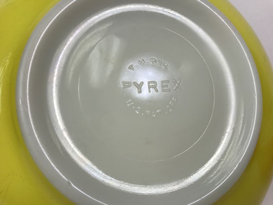 Pair Of Vintage Pyrex Mixing Bowls [Photo 4]