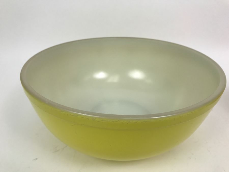 Pair Of Vintage Pyrex Mixing Bowls [Photo 3]