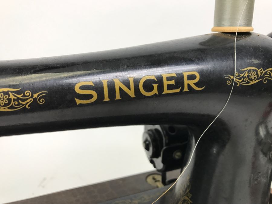 Vintage 1921 SINGER Sewing Machine With Carrying Case [Photo 20]