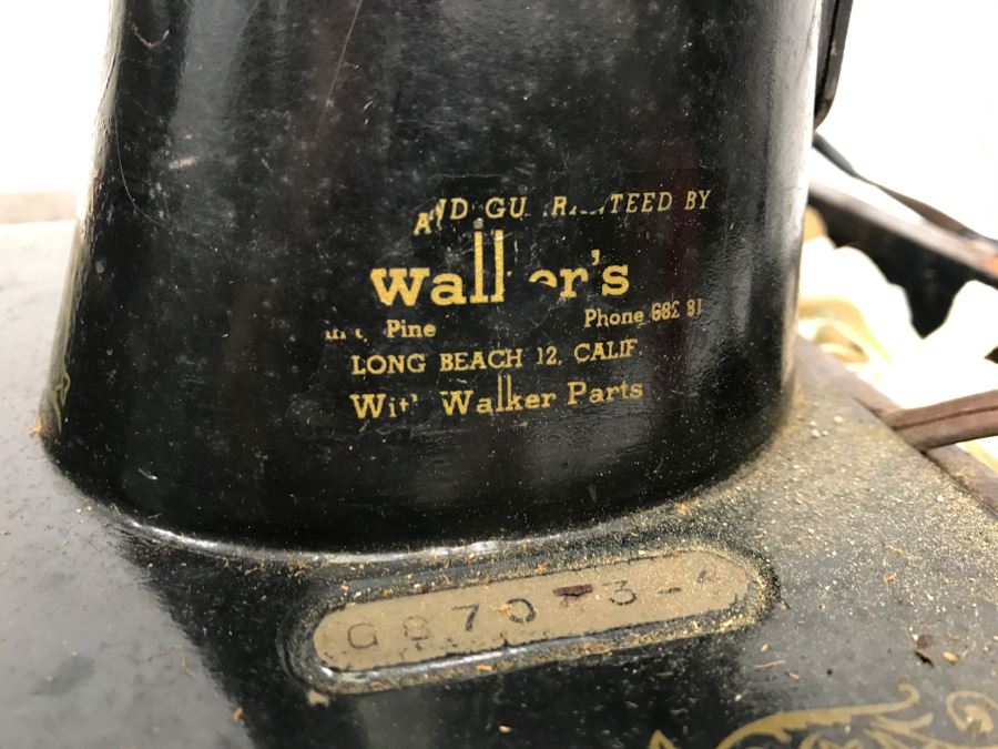 Vintage 1921 SINGER Sewing Machine With Carrying Case [Photo 15]