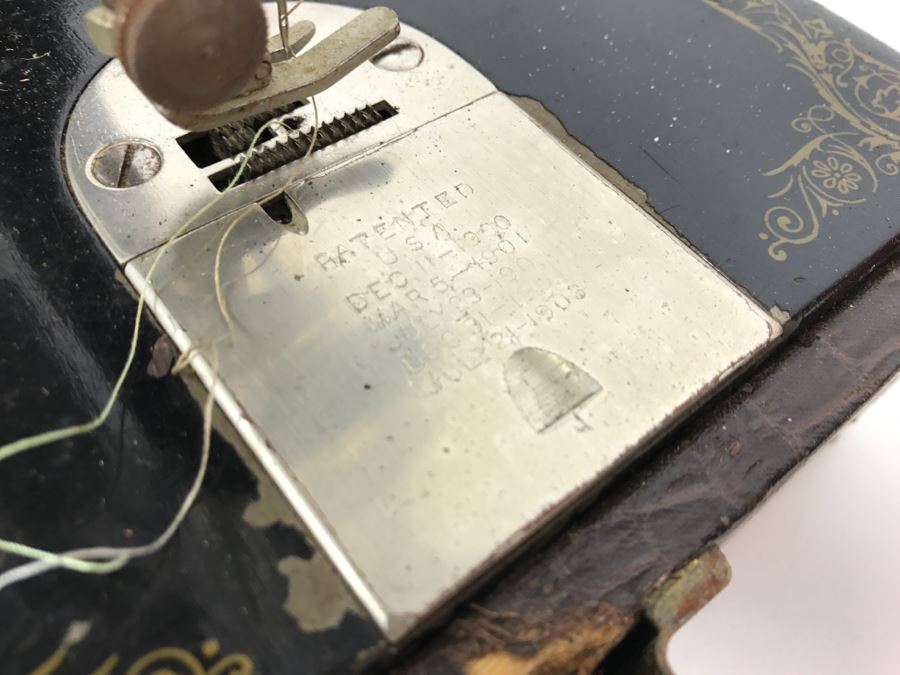 Vintage 1921 SINGER Sewing Machine With Carrying Case [Photo 8]