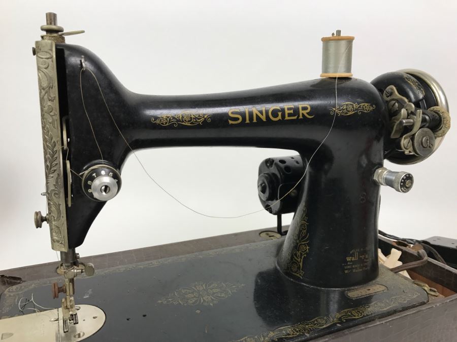 Vintage 1921 SINGER Sewing Machine With Carrying Case [Photo 14]