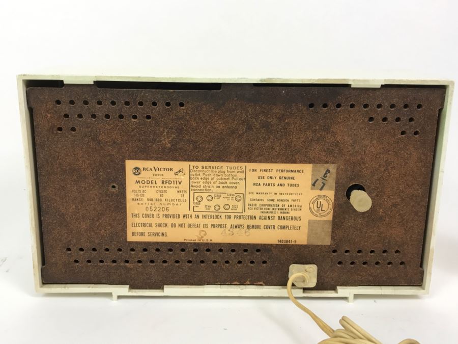 Vintage White RCA Victor Clock Tube Radio Model RFD11V [Photo 8]