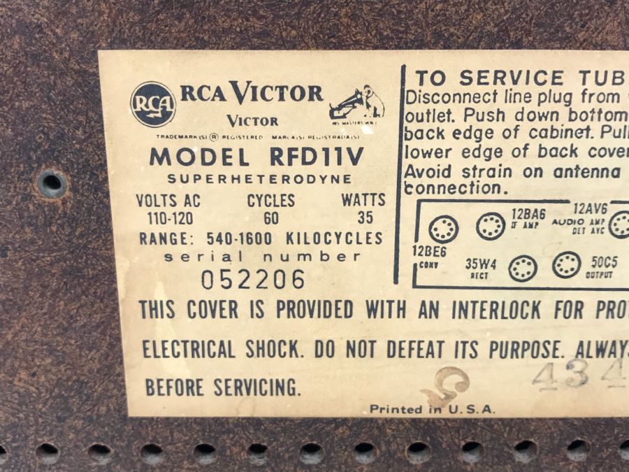 Vintage White RCA Victor Clock Tube Radio Model RFD11V [Photo 9]