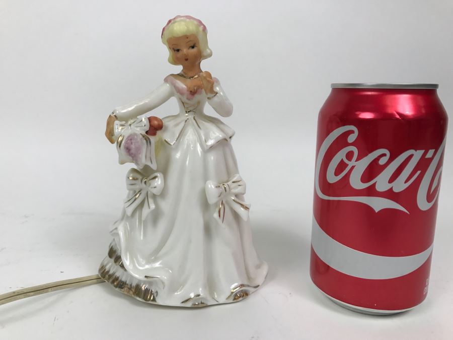 Vintage Girl Figurine Lamp [Photo 2]