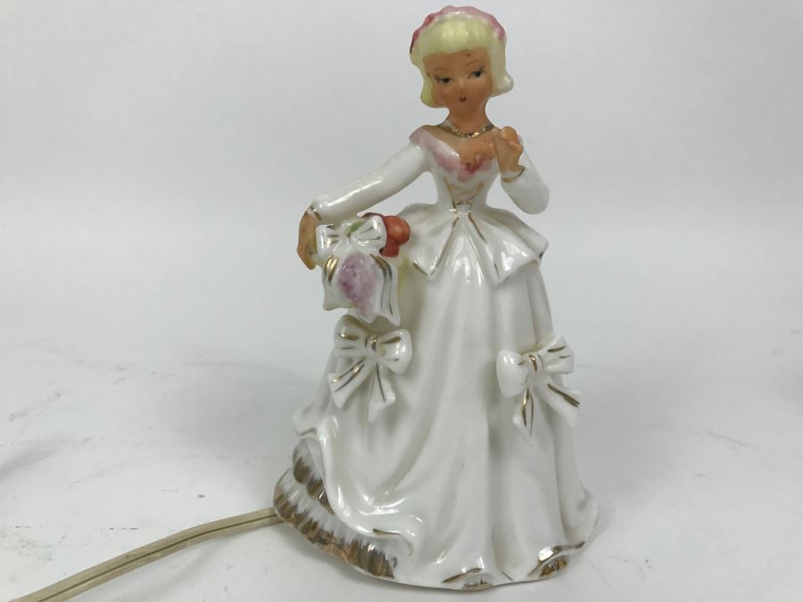 Vintage Girl Figurine Lamp [Photo 3]