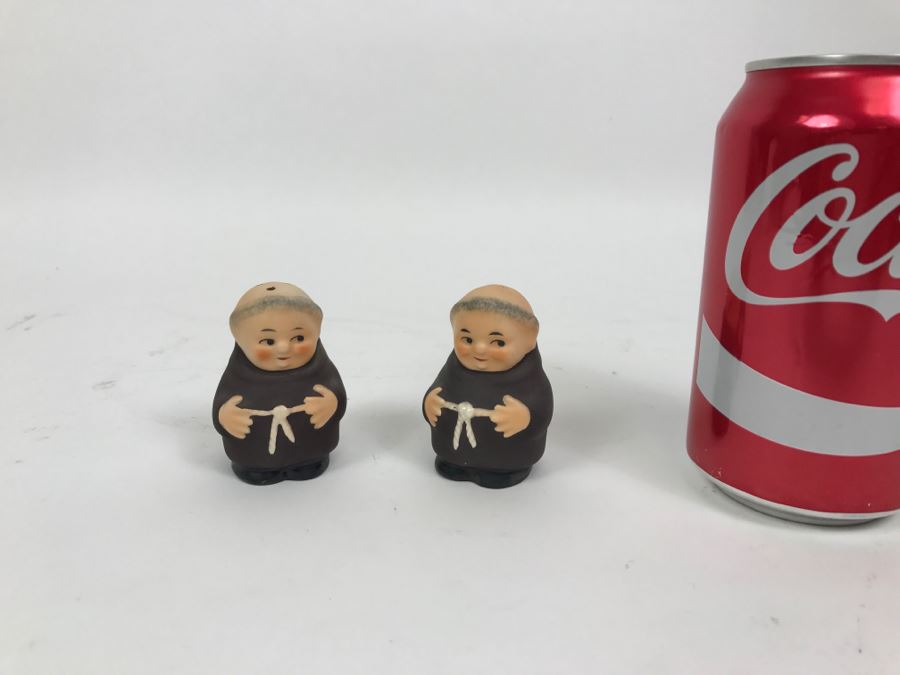 Vintage Goebel Hummel Friar Tuck Monk Priest Salt & Pepper Shakers [Photo 3]