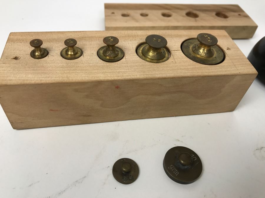 Vintage OHAUS Scale With Weights And Custom Box [Photo 12]