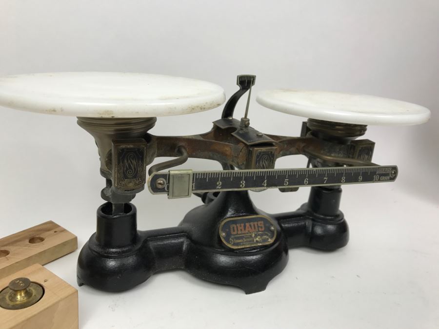 Vintage OHAUS Scale With Weights And Custom Box [Photo 10]