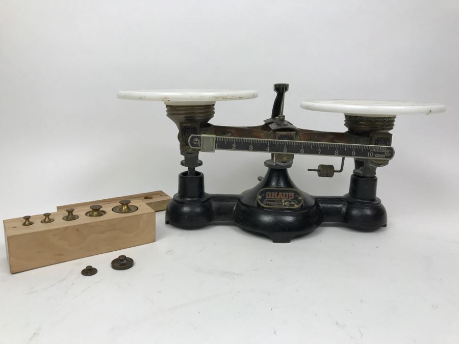 Vintage OHAUS Scale With Weights And Custom Box [Photo 1]