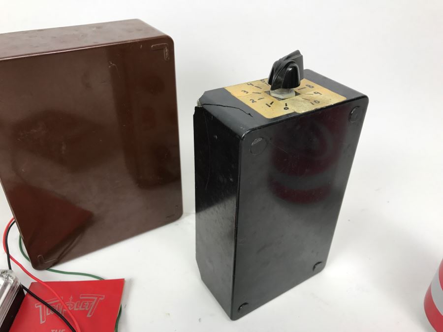 Various Electronic Meters Gauges Including Triplett The Might Mite VOM Model 310-V0M [Photo 21]