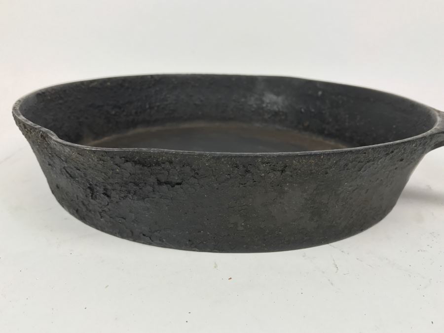 (4) Cast Iron Skillets - Largest Skillet Is A 'Wagner' Sidney 0 10 [Photo 11]