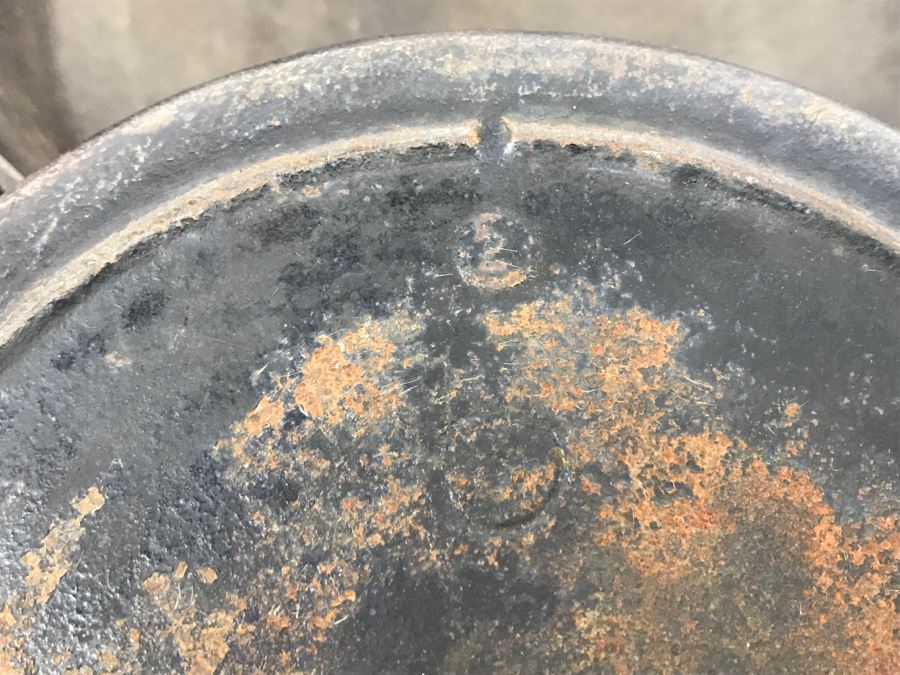 (4) Cast Iron Skillets - Largest Skillet Is A 'Wagner' Sidney 0 10 [Photo 7]