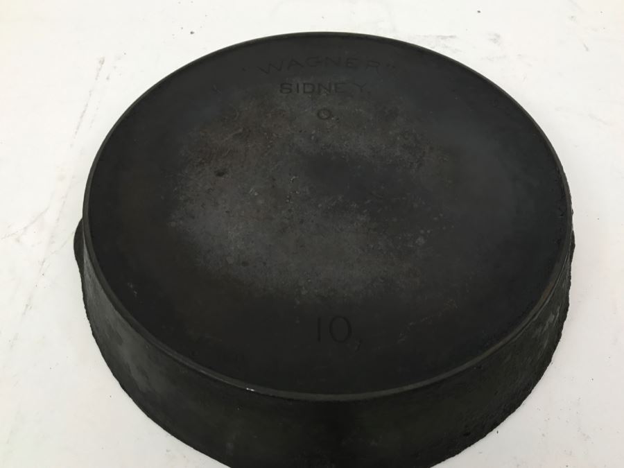 (4) Cast Iron Skillets - Largest Skillet Is A 'Wagner' Sidney 0 10