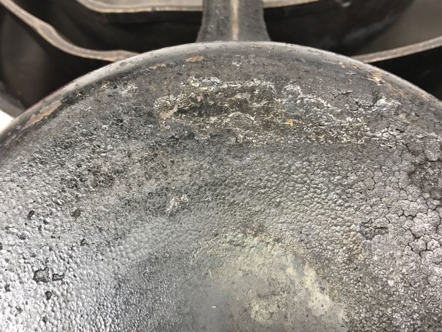 (4) Cast Iron Skillets - Largest Skillet Is A 'Wagner' Sidney 0 10 [Photo 5]