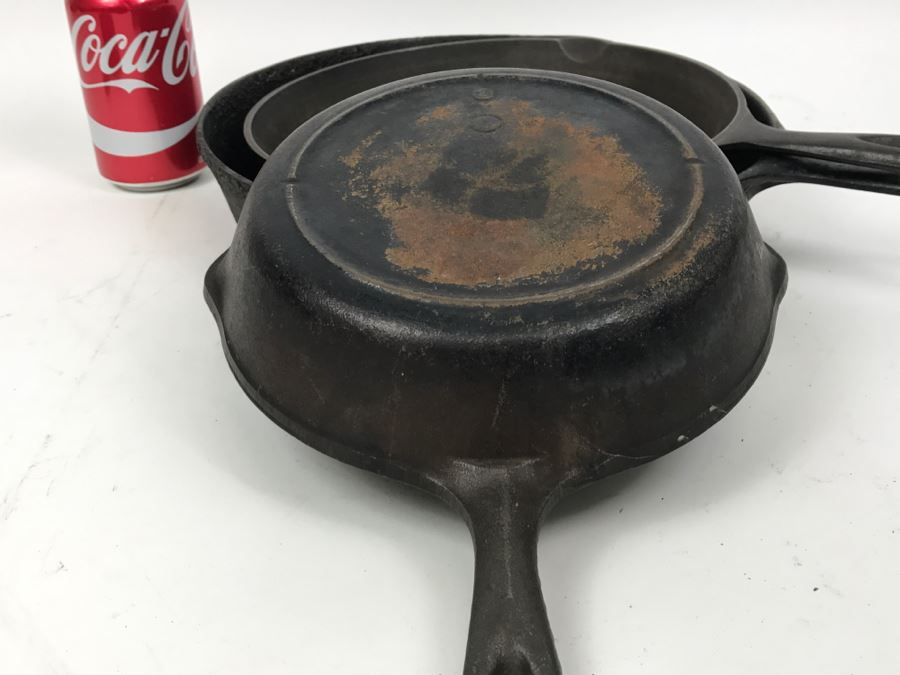 (4) Cast Iron Skillets Largest Skillet Is A 'Wagner' Sidney 0 10