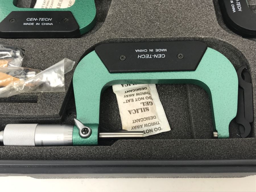 CEN-TECH Micrometer Measuring Set [Photo 4]