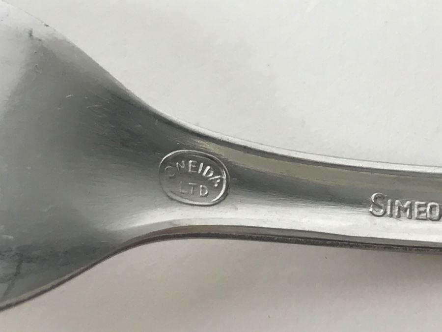 Simeon L. & George H. Rogers Company Stainless Flatware Set By Oneida Ltd. Silversmiths [Photo 7]