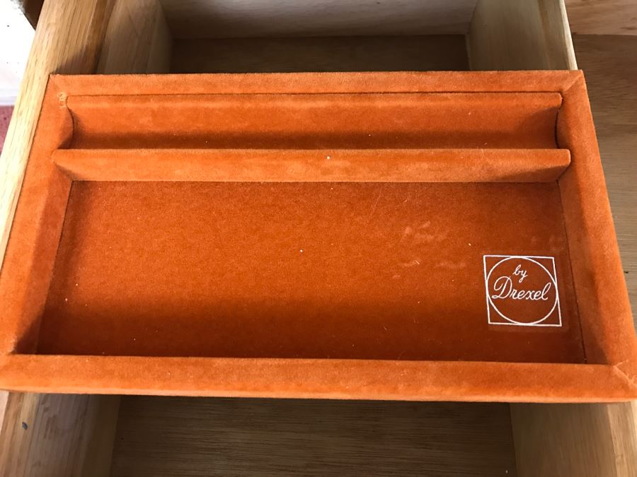 Vintage 1969 Campanile By Drexel Furniture Chest Of Drawers Dresser White With Gilt Wood Accents And Stunning Mirror [Photo 10]