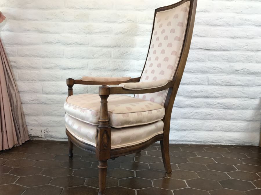 Vintage Pedestal Gaming Table With Four High Back Armchairs By Salem House [Photo 5]