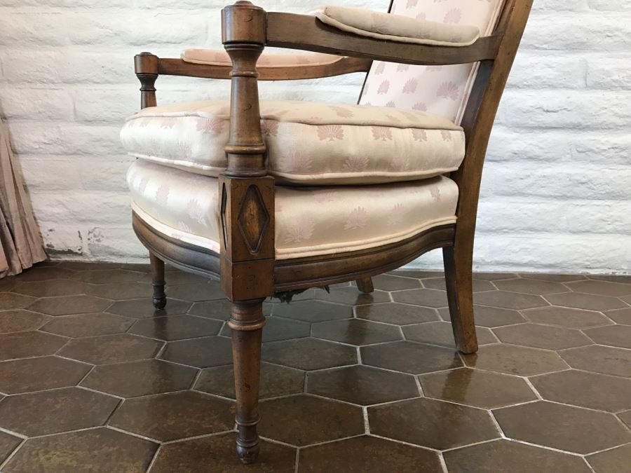 Vintage Pedestal Gaming Table With Four High Back Armchairs By Salem House [Photo 13]